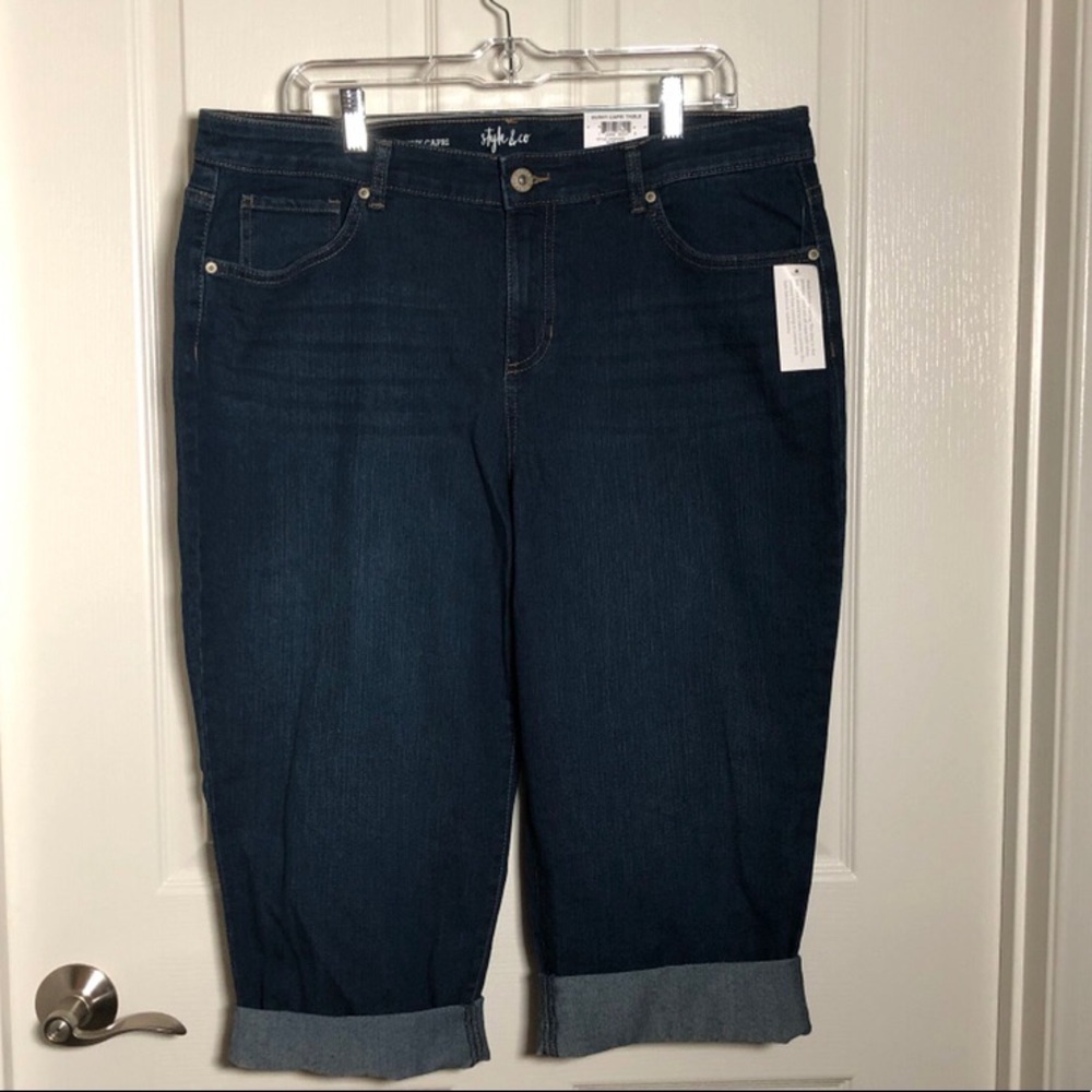 NWT Curvy Capri Jeans- Style & Co